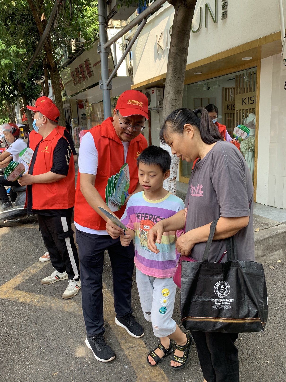 幸福成都 美(měi)在文明(míng) 天府花香谷黨支部開展主題黨日活動